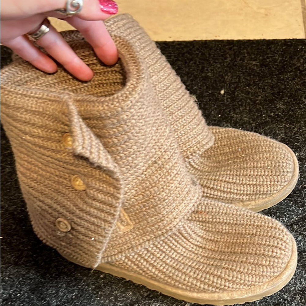 Tan uggs